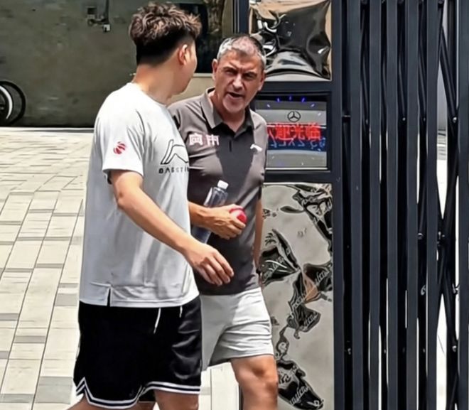 嫁78岁法国老头水落石出后,李宇春私生活曝光,丝毫不感到意外