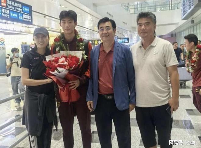 中国四将同一天获胜小布夺冠创男网历史,拉杜卡努再次吞蛋丢冠