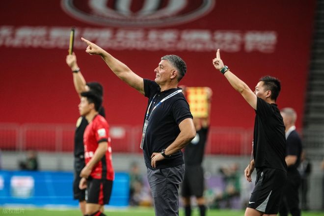 骑士惨负魔术：哈登12中3低迷 班凯罗24+8小瓦格纳20+8